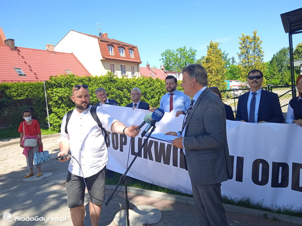 Puck 10.06.2021 - konferencja prasowa ws likwidacji oddziałów Pediatrii oraz Ginekologii i Położnictwa