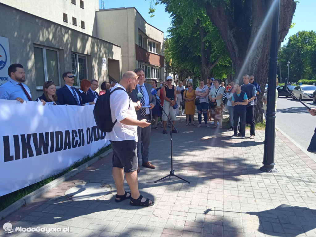 Puck 10.06.2021 - konferencja prasowa ws likwidacji oddziałów Pediatrii oraz Ginekologii i Położnictwa