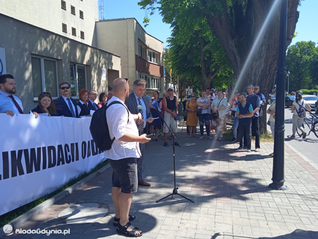 Puck 10.06.2021 - konferencja prasowa ws likwidacji oddziałów Pediatrii oraz Ginekologii i Położnictwa