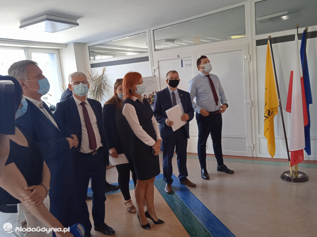 Puck 10.06.2021 - konferencja prasowa ws likwidacji oddziałów Pediatrii oraz Ginekologii i Położnictwa