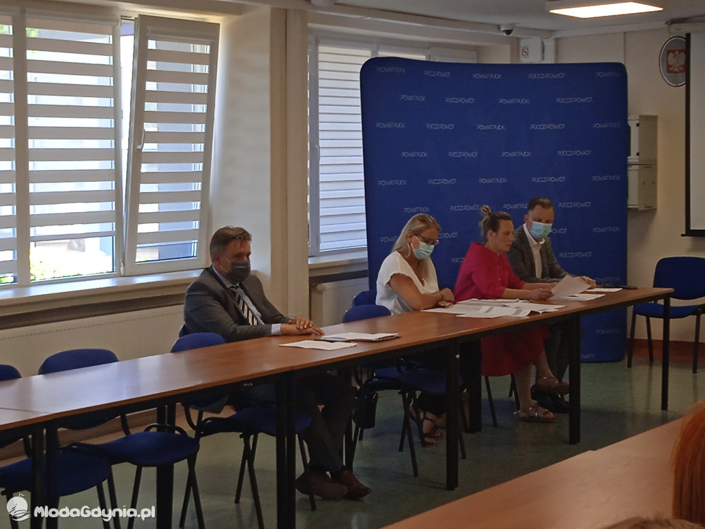 Puck 10.06.2021 - konferencja prasowa ws likwidacji oddziałów Pediatrii oraz Ginekologii i Położnictwa