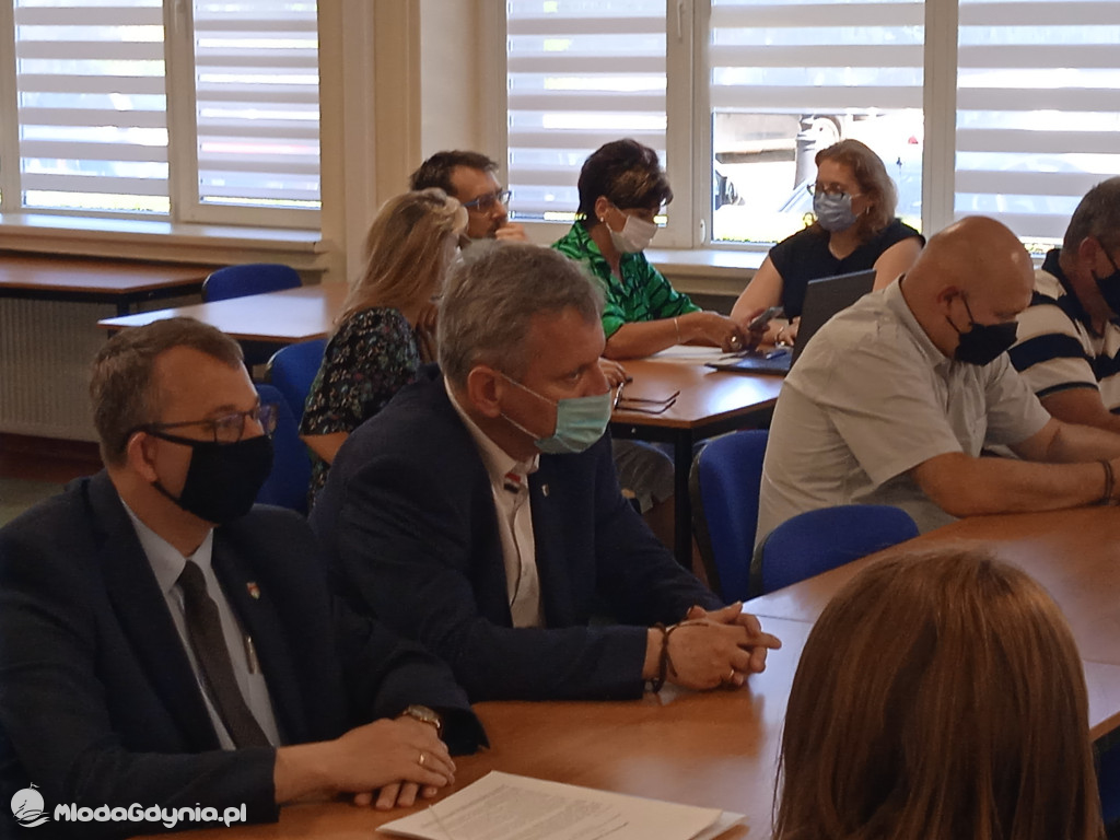 Puck 10.06.2021 - konferencja prasowa ws likwidacji oddziałów Pediatrii oraz Ginekologii i Położnictwa