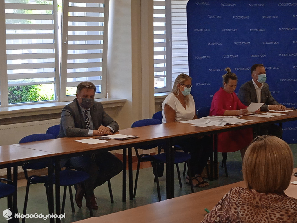 Puck 10.06.2021 - konferencja prasowa ws likwidacji oddziałów Pediatrii oraz Ginekologii i Położnictwa