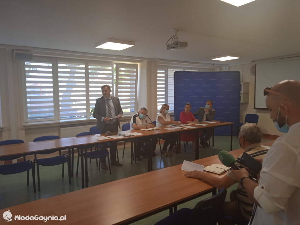 Puck 10.06.2021 - konferencja prasowa ws likwidacji oddziałów Pediatrii oraz Ginekologii i Położnictwa