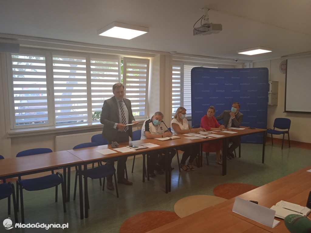 Puck 10.06.2021 - konferencja prasowa ws likwidacji oddziałów Pediatrii oraz Ginekologii i Położnictwa