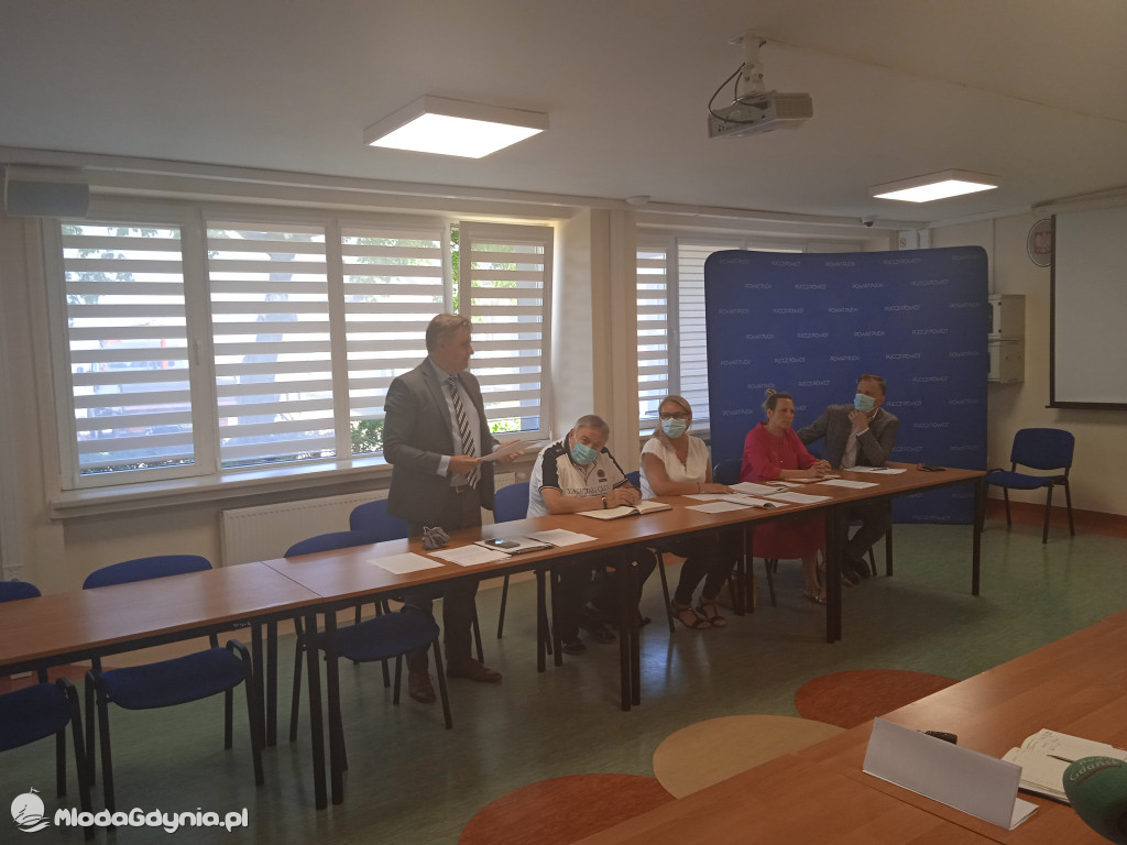 Puck 10.06.2021 - konferencja prasowa ws likwidacji oddziałów Pediatrii oraz Ginekologii i Położnictwa