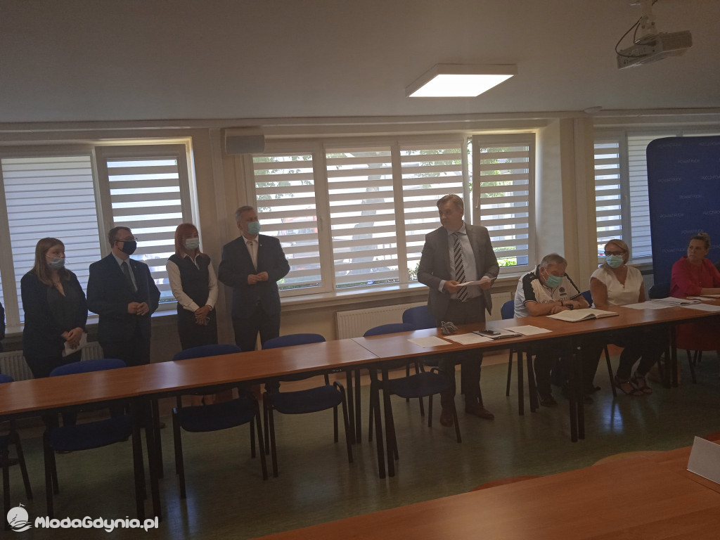Puck 10.06.2021 - konferencja prasowa ws likwidacji oddziałów Pediatrii oraz Ginekologii i Położnictwa