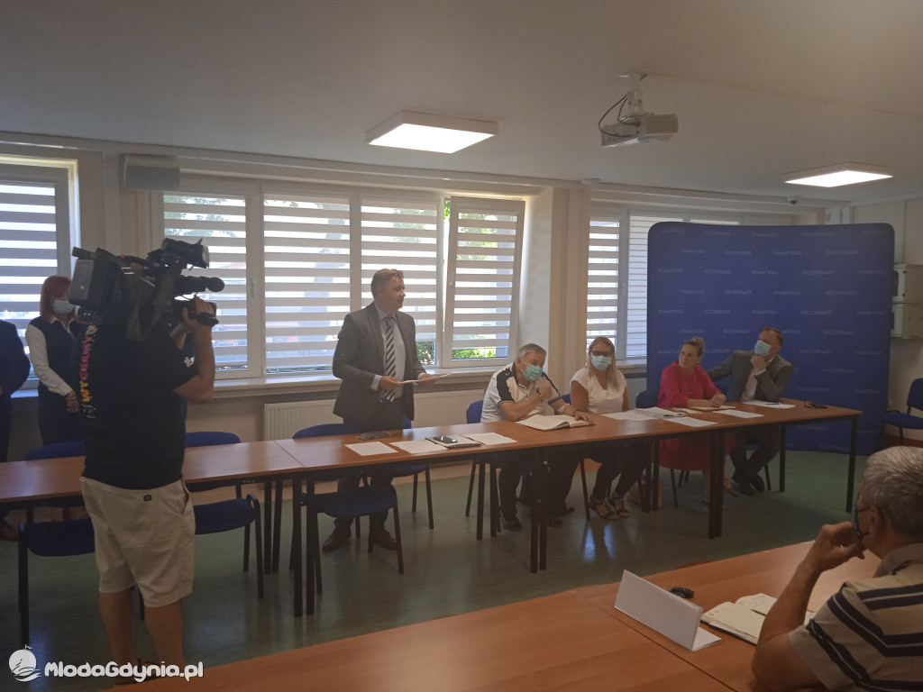 Puck 10.06.2021 - konferencja prasowa ws likwidacji oddziałów Pediatrii oraz Ginekologii i Położnictwa