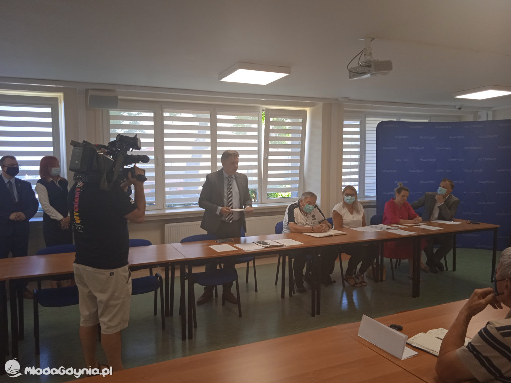 Puck 10.06.2021 - konferencja prasowa ws likwidacji oddziałów Pediatrii oraz Ginekologii i Położnictwa