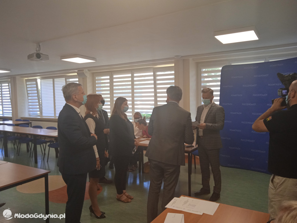 Puck 10.06.2021 - konferencja prasowa ws likwidacji oddziałów Pediatrii oraz Ginekologii i Położnictwa