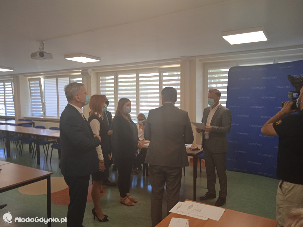 Puck 10.06.2021 - konferencja prasowa ws likwidacji oddziałów Pediatrii oraz Ginekologii i Położnictwa