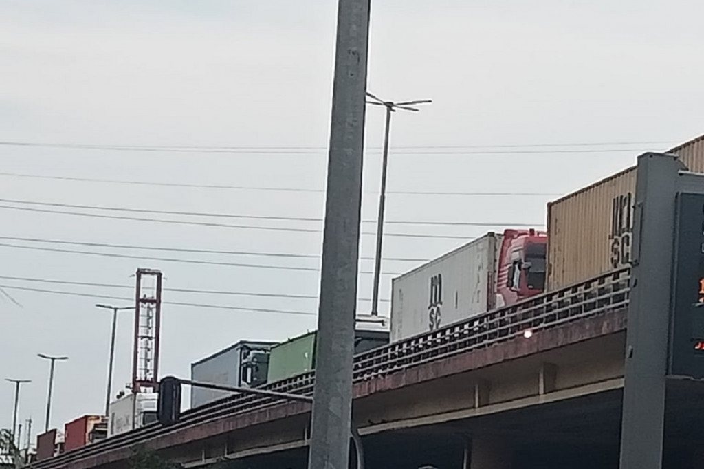 Estakada Kwiatkowskiego stoi - 22.06.2021