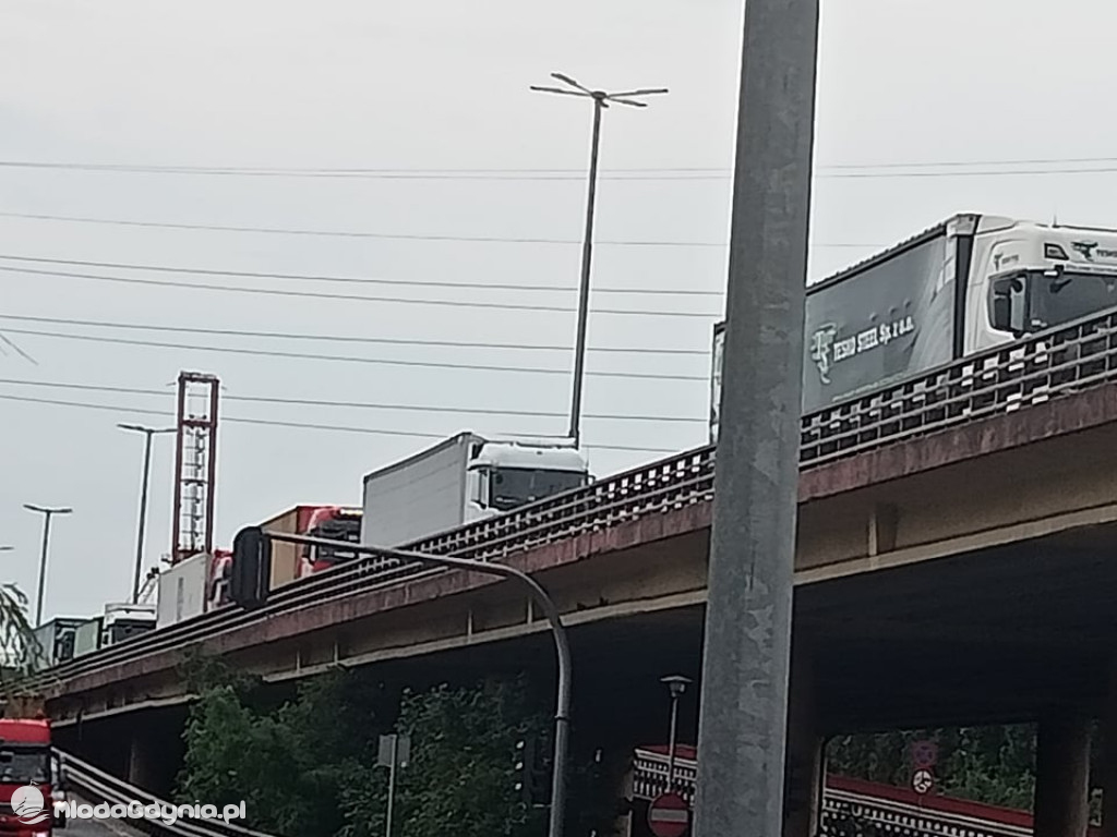 Estakada Kwiatkowskiego stoi - 22.06.2021