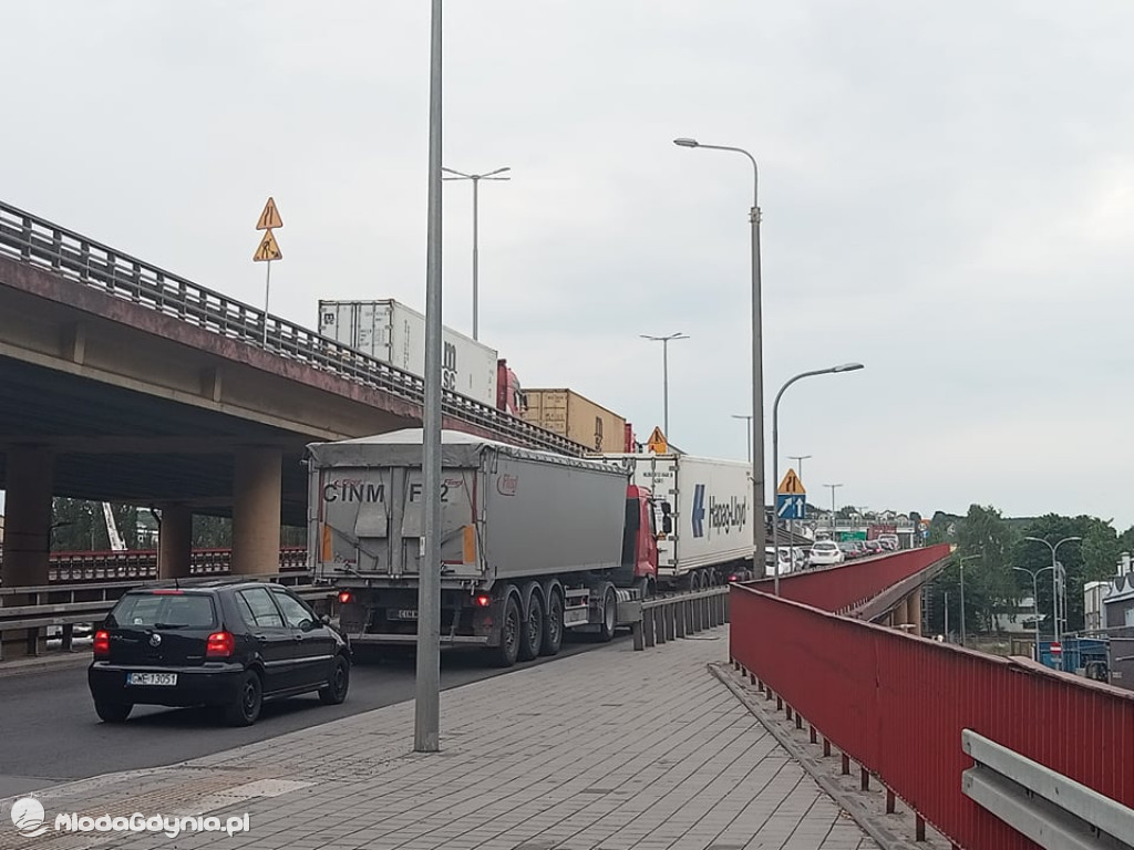 Estakada Kwiatkowskiego stoi - 22.06.2021