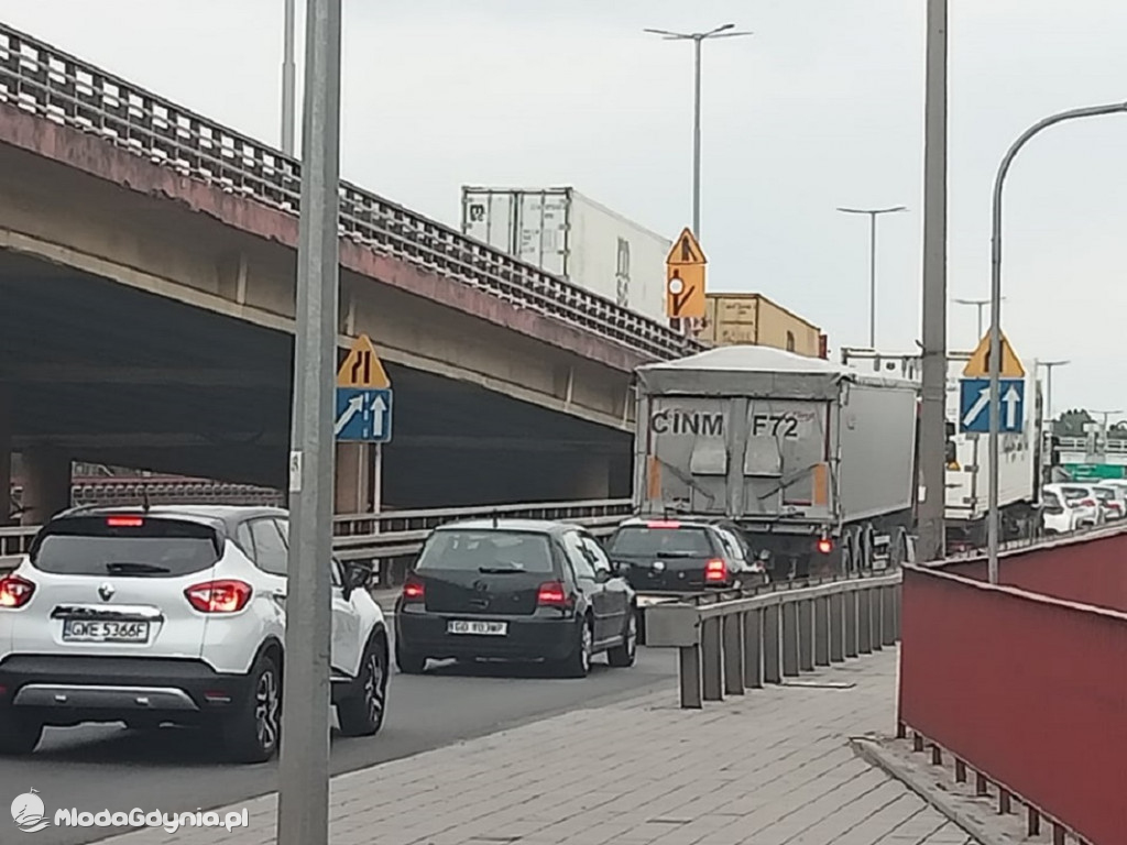 Estakada Kwiatkowskiego stoi - 22.06.2021