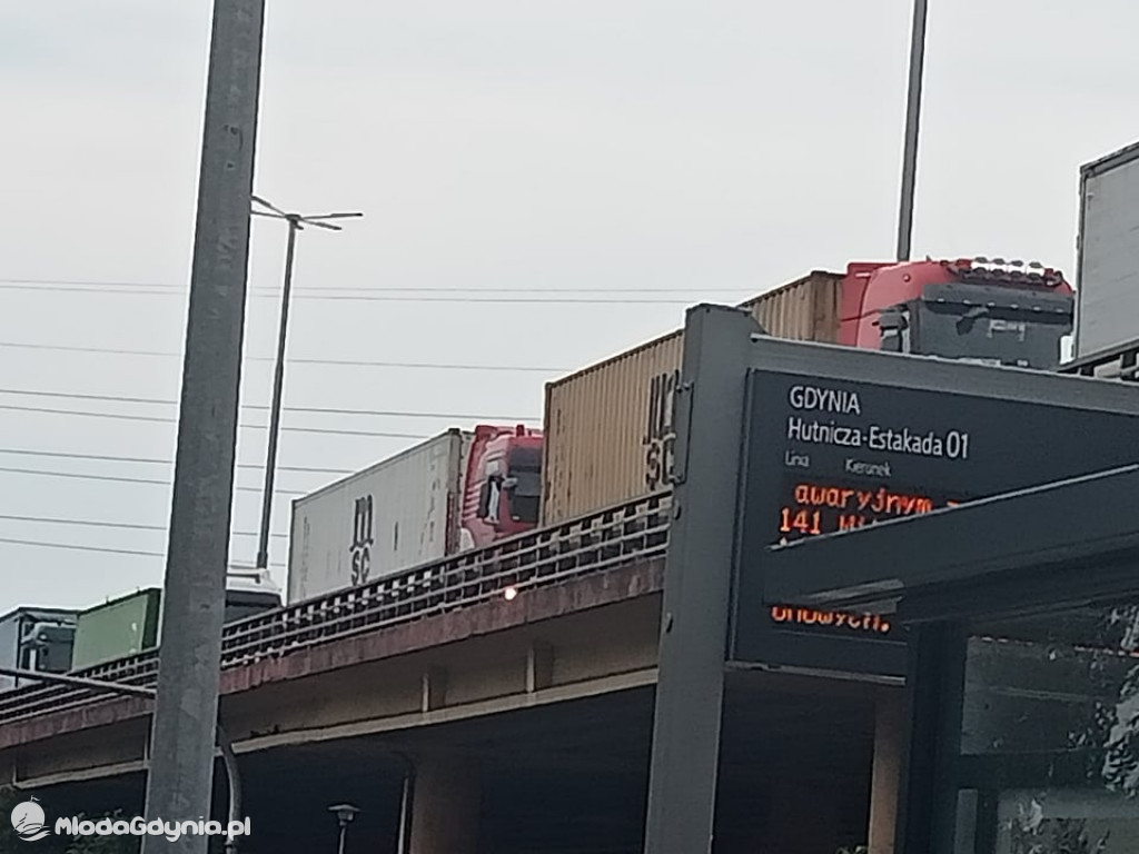 Estakada Kwiatkowskiego stoi - 22.06.2021