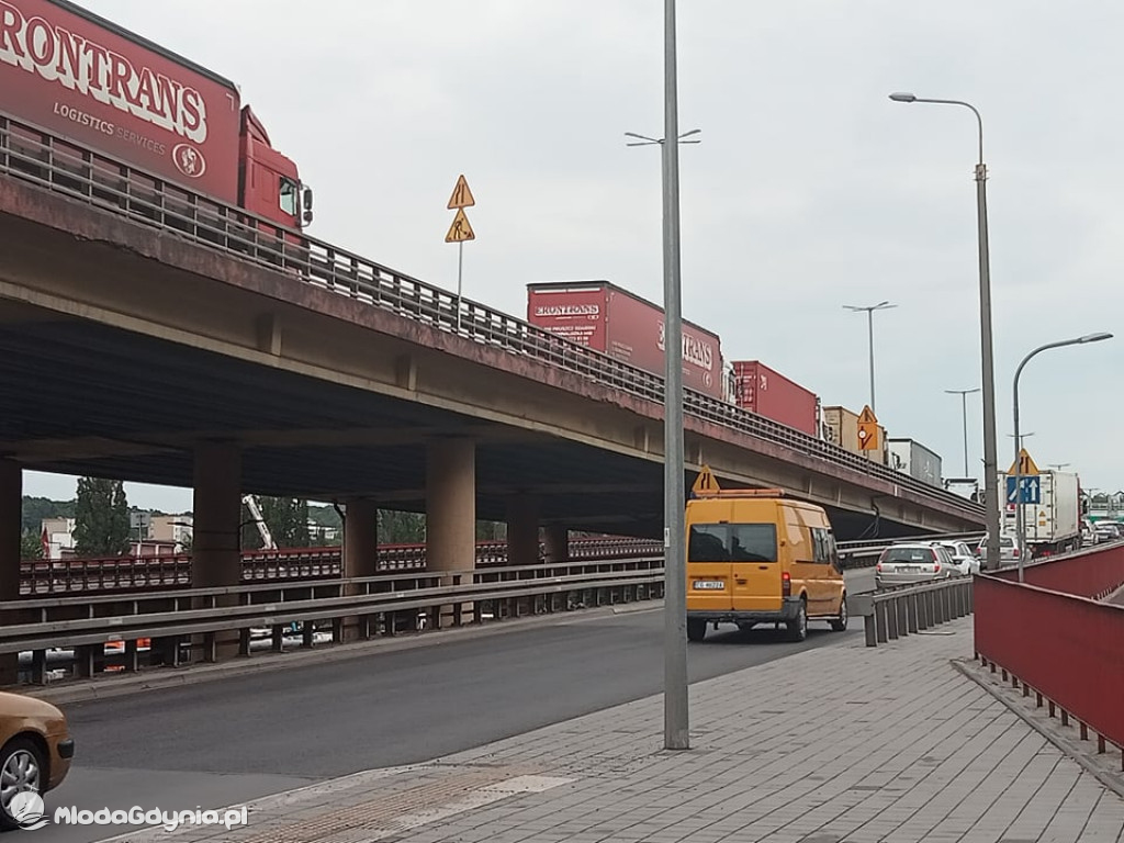 Estakada Kwiatkowskiego stoi - 22.06.2021