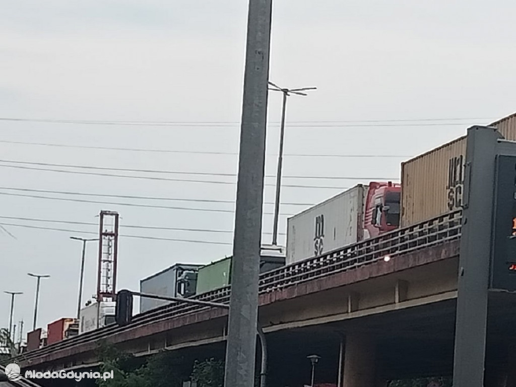 Estakada Kwiatkowskiego stoi - 22.06.2021