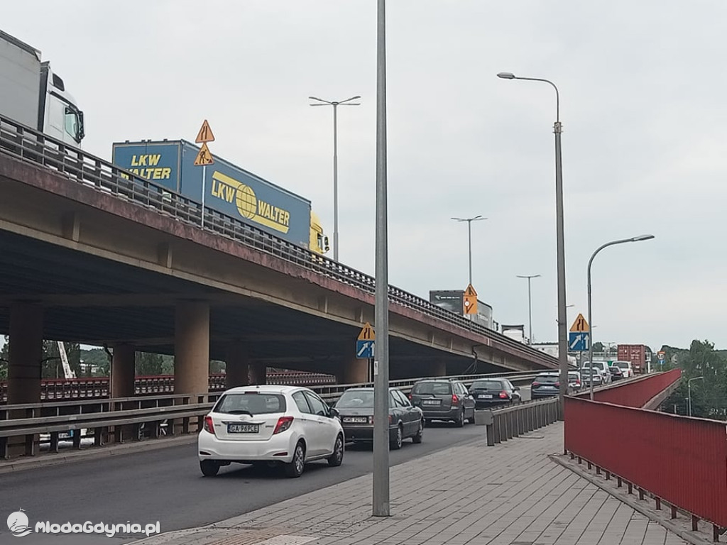 Estakada Kwiatkowskiego stoi - 22.06.2021