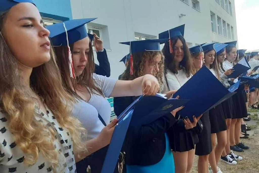 SP 42 - uroczyste pożegnanie klas ósmych 25.06.2021