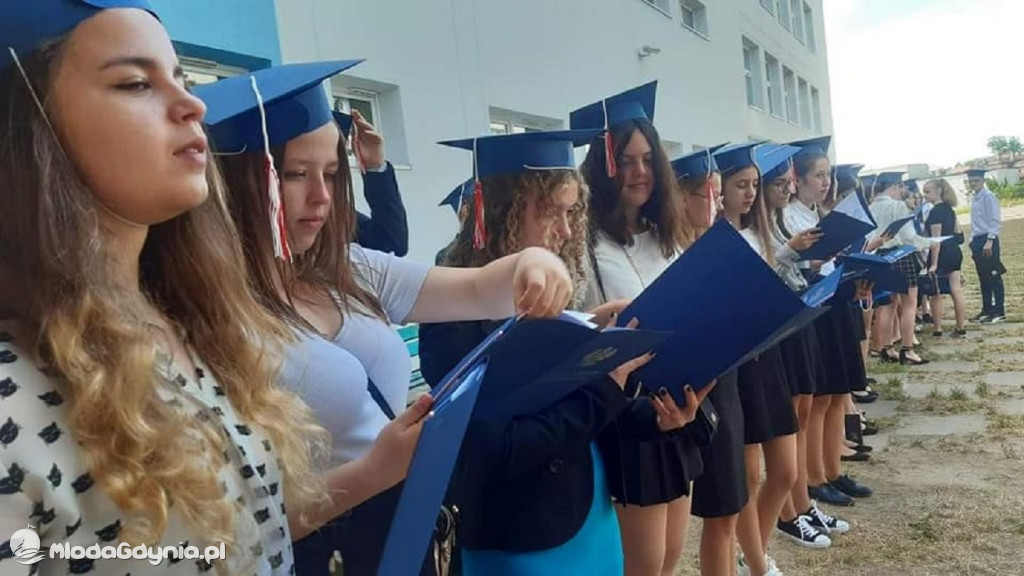 SP 42 - uroczyste pożegnanie klas ósmych 25.06.2021