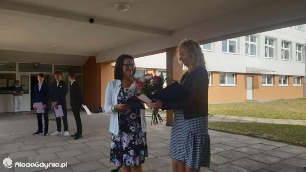 SP 42 - uroczyste pożegnanie klas ósmych 25.06.2021