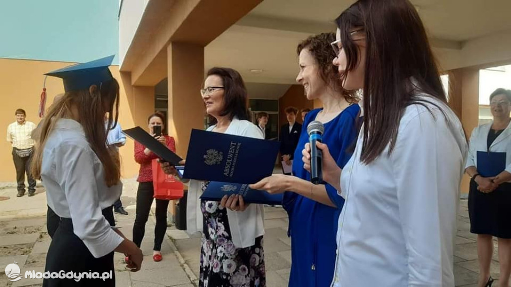 SP 42 - uroczyste pożegnanie klas ósmych 25.06.2021