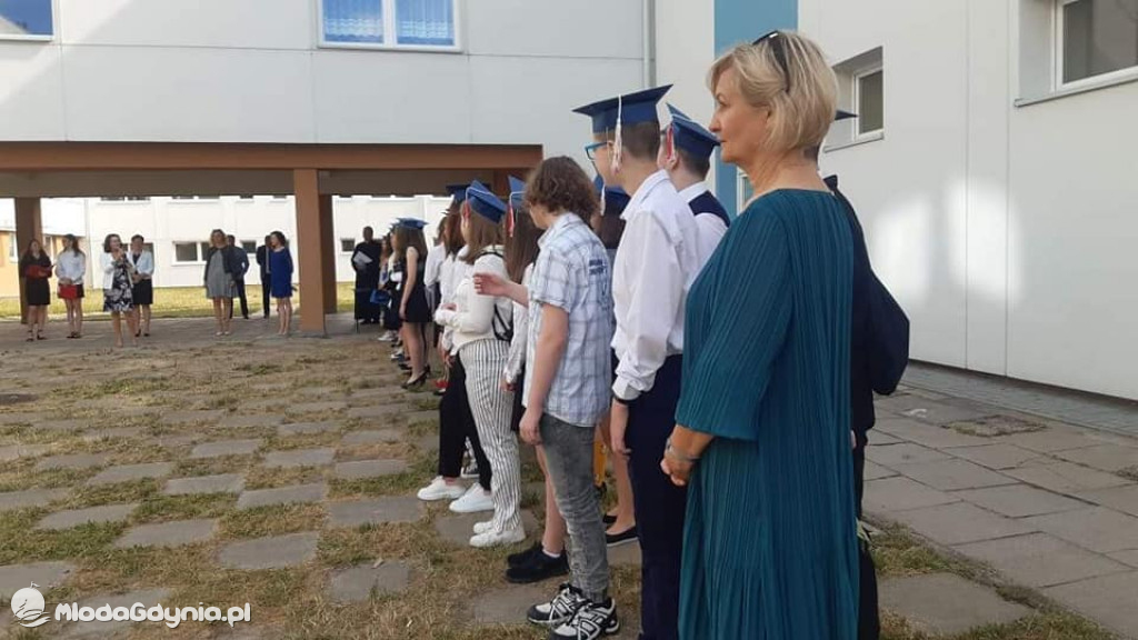 SP 42 - uroczyste pożegnanie klas ósmych 25.06.2021