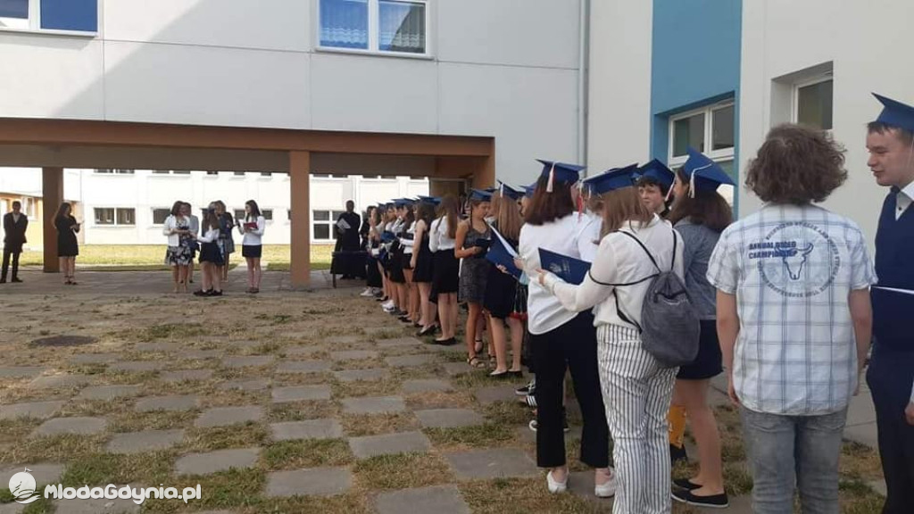 SP 42 - uroczyste pożegnanie klas ósmych 25.06.2021