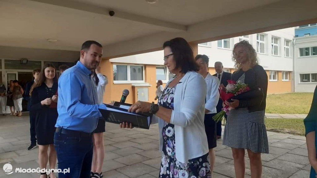 SP 42 - uroczyste pożegnanie klas ósmych 25.06.2021