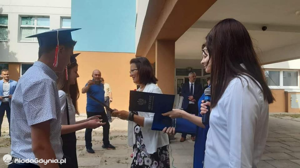 SP 42 - uroczyste pożegnanie klas ósmych 25.06.2021