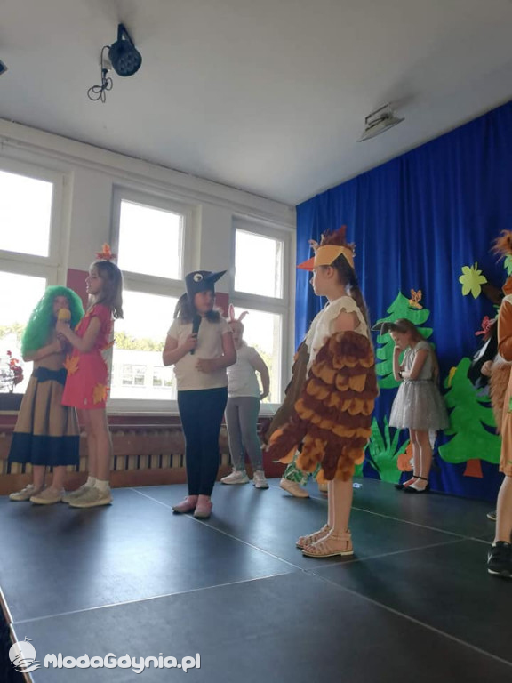 SP 44 - Zielony kapturek w wykonaniu klasy 2 C