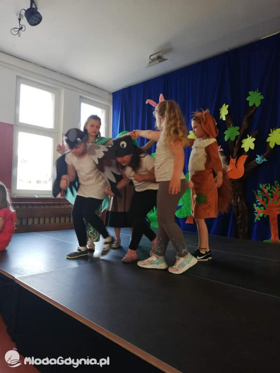 SP 44 - Zielony kapturek w wykonaniu klasy 2 C