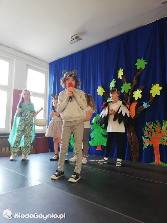 SP 44 - Zielony kapturek w wykonaniu klasy 2 C