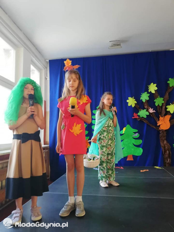 SP 44 - Zielony kapturek w wykonaniu klasy 2 C