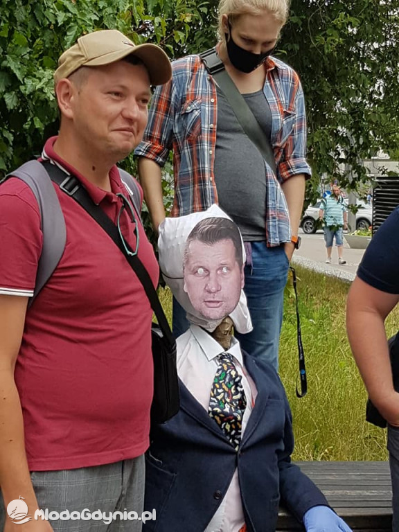 Taczki dla Czarnka - happening Lewicy w Gdyni