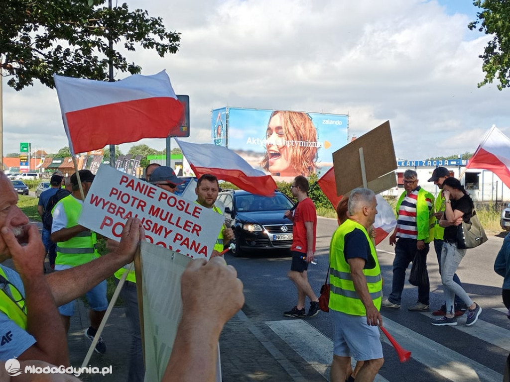Protest armatorów wędkarskich we Władysławowie 10.07.2021