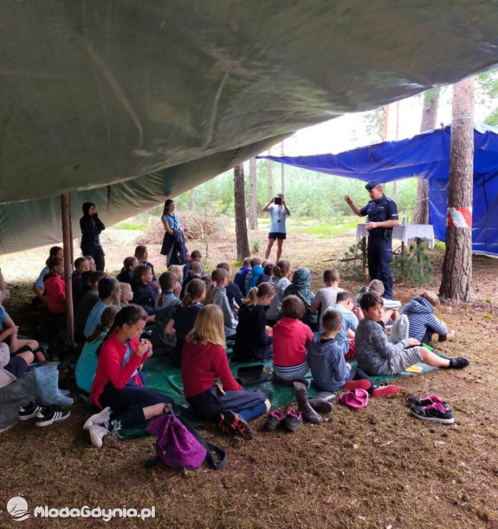 Policja kontroluje obozy harcerskie