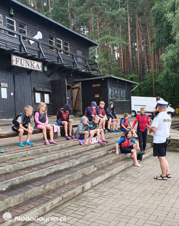 Policja kontroluje obozy harcerskie