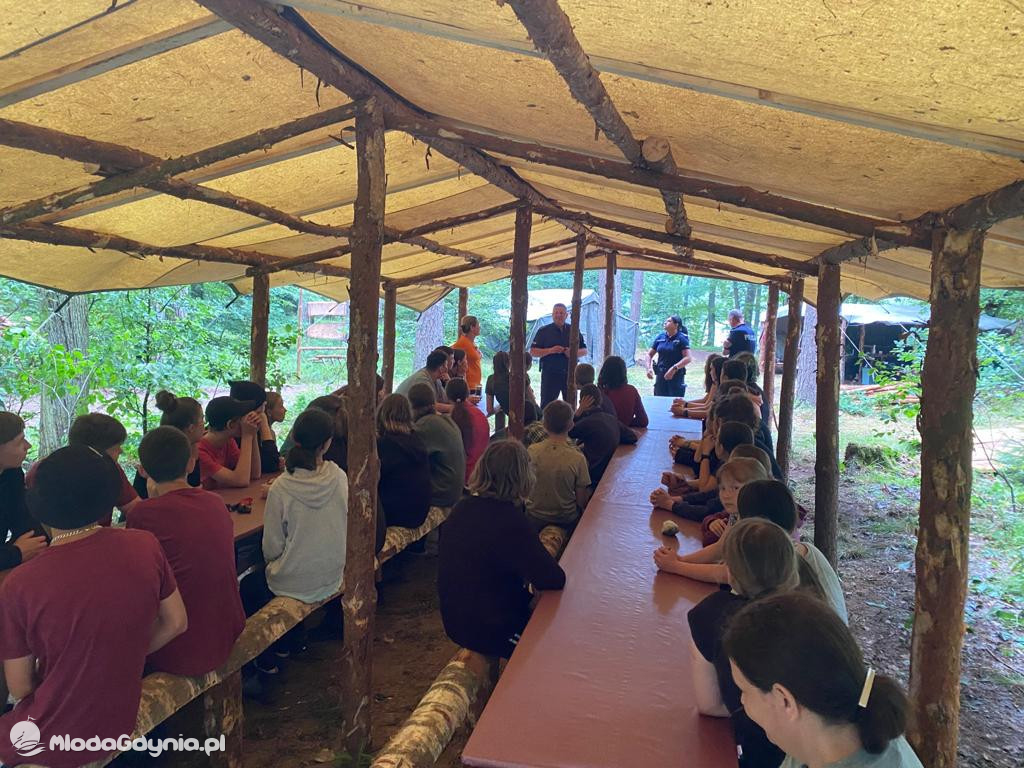 Policja kontroluje obozy harcerskie