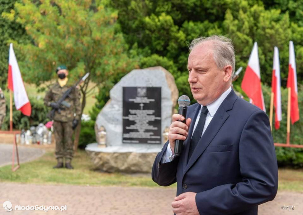 W Człuchowie z inicjatywy Stanisława Jurka odsłonięto tablicę Smoleńską