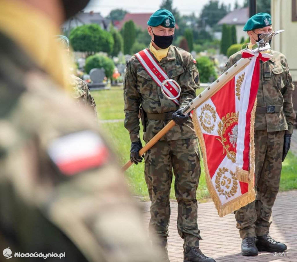 W Człuchowie z inicjatywy Stanisława Jurka odsłonięto tablicę Smoleńską