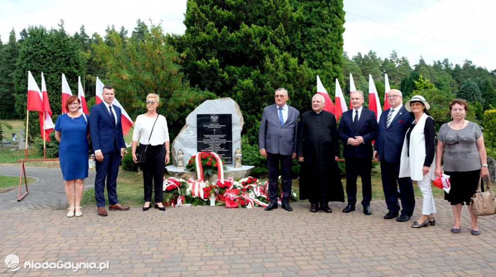 W Człuchowie z inicjatywy Stanisława Jurka odsłonięto tablicę Smoleńską