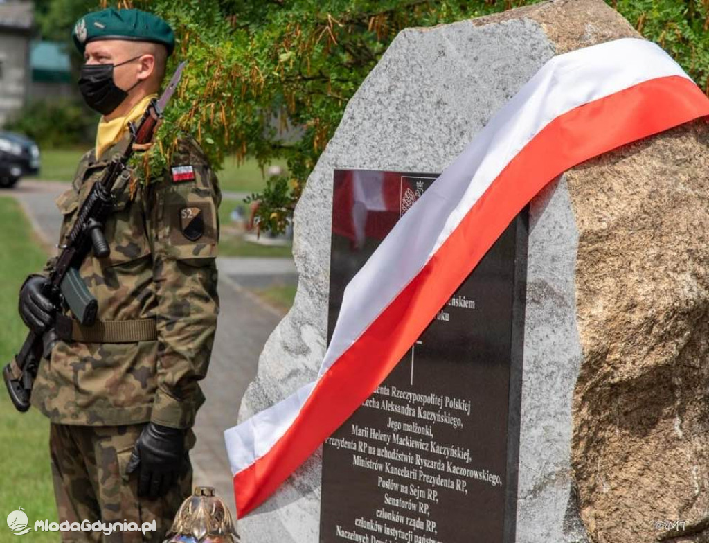 W Człuchowie z inicjatywy Stanisława Jurka odsłonięto tablicę Smoleńską