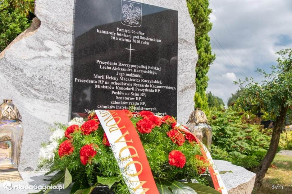 W Człuchowie z inicjatywy Stanisława Jurka odsłonięto tablicę Smoleńską