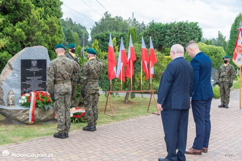 W Człuchowie z inicjatywy Stanisława Jurka odsłonięto tablicę Smoleńską