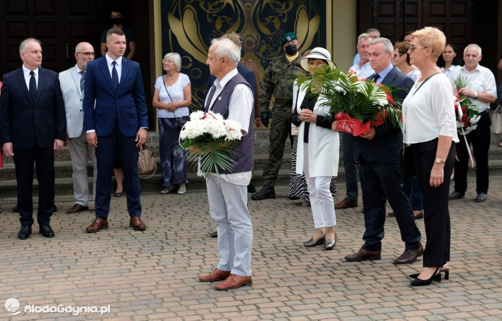 W Człuchowie z inicjatywy Stanisława Jurka odsłonięto tablicę Smoleńską