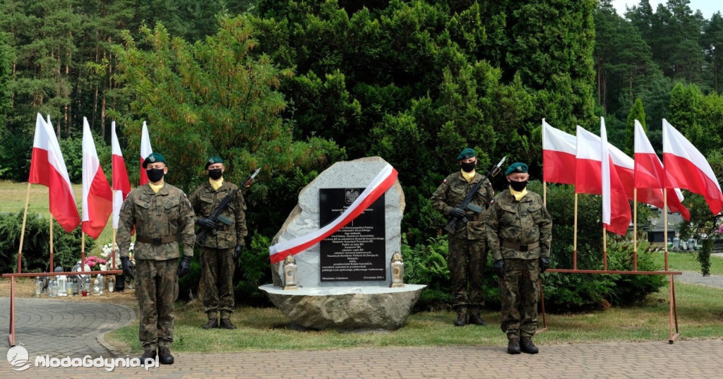 W Człuchowie z inicjatywy Stanisława Jurka odsłonięto tablicę Smoleńską