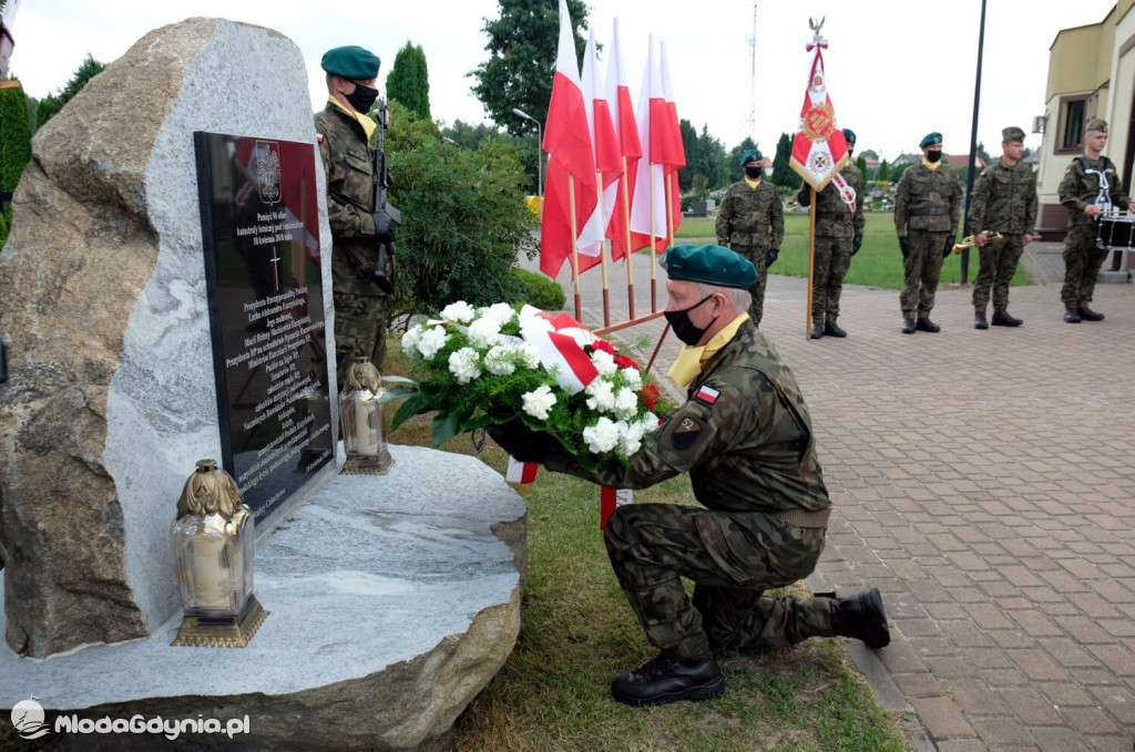 W Człuchowie z inicjatywy Stanisława Jurka odsłonięto tablicę Smoleńską