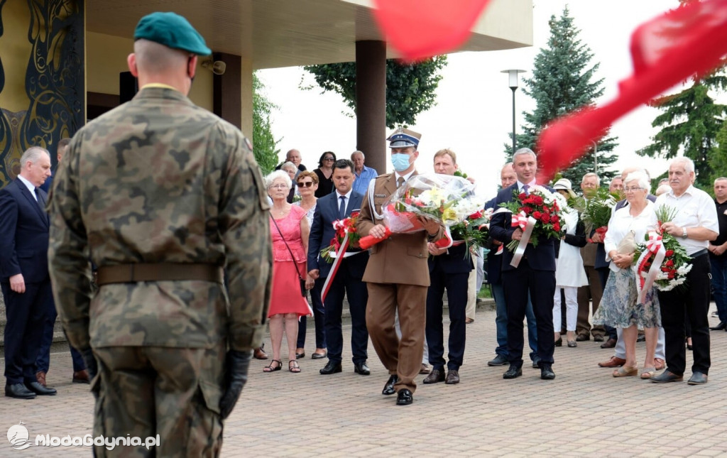 W Człuchowie z inicjatywy Stanisława Jurka odsłonięto tablicę Smoleńską